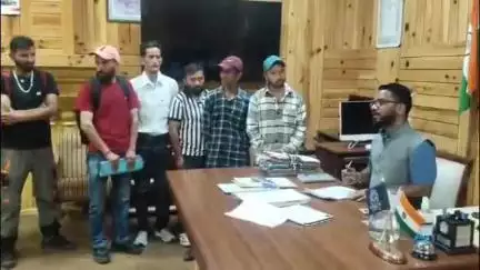 चम्बा: काहरी पंचायत के विभिन्न मुद्दों को लेकर एक प्रतिनिधिमंडल मिला जिला प्रशासन चंबा से