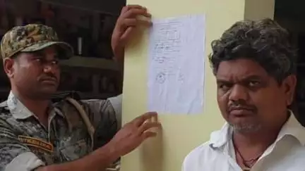छतरपुर: छतरपुर पुलिस ने बगैया गांव में साइबर क्राइम के आरोपी के घर पर चिपकाया इश्तेहार