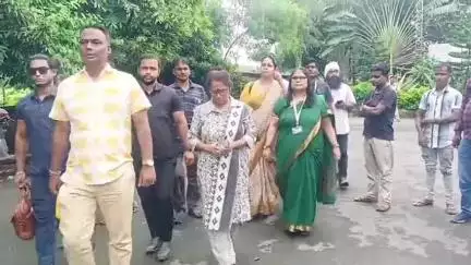 কুলতলি: বেসরকারি প্রাথমিক স্কুলের পথে কাঁটাতারের বেড়া,এ বিষয়ে কুলতলী থানায় এলেন মানবাধিকার সংগঠনের প্রতিনিধি দল