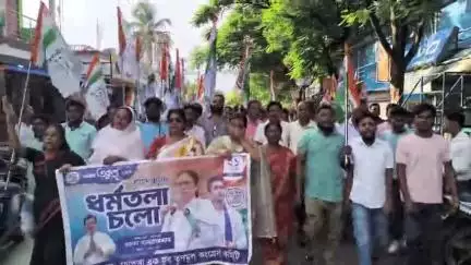 চোপড়া: একুশে জুলাই কে সামনে রেখে তৃণমূল কংগ্রেসের মাঝিয়ালী অঞ্চল কমিটির পক্ষ থেকে কাঁচাকালি বাজারে একটি হাট মিছিল