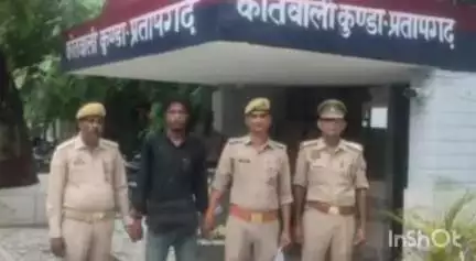 कुंडा: कुंडा इलाके के पिंगरी नगर की पुलिया से 4 देशी बम के साथ अभियुक्त को किया गया गिरफ्तार