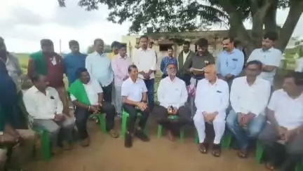 ದಾವಣಗೆರೆ: ಬೈಕಿನಲ್ಲಿ ತೆರಳಿ ಜಿಲ್ಲಾಧಿಕಾರಿ, ಶಾಸಕರಿಂದ ಕೆರೆ ವೀಕ್ಷಣೆ; ಮಾಯಕೊಂಡ ಜ್ವಲಂತ ಸಮಸ್ಯೆಗಳ ದರ್ಶನ