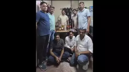 વડોદરા પશ્ચિમ: દુબઈથી કેમિકલમાં સોનુ ભેળવીને લાવ્યા અને ભેરવાયા