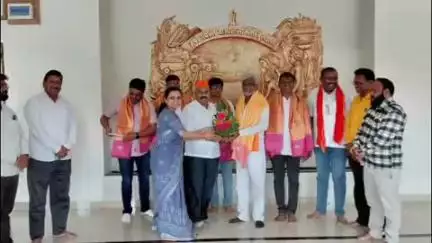 बुलढाणा: शहरातील बाजार समिती येथे शिवसेना उबाठा पक्षाच्या नवनियुक्त पदाधिकाऱ्यांचा सत्कार