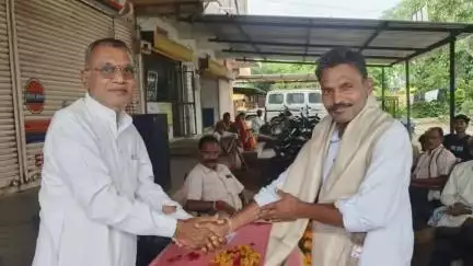 કવાંટ: નગરમાં તાલુકા કોંગ્રેસ સમિતિ દ્વારા નવ નિયુક્ત સરપંચોનો સત્કાર સમારંભ કાર્યક્રમનું આયોજન થયું, પૂર્વ નેતા ઉપસ્થિત રહ્યા
