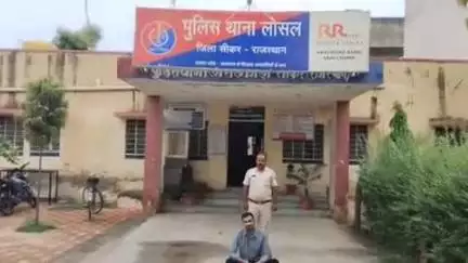 सीकर: लोसल पुलिस ने सोशल मीडिया पर मारपीट का वीडियो बनाकर अभद्र टिप्पणी करने वाले सरकारी शिक्षक को किया गिरफ्तार