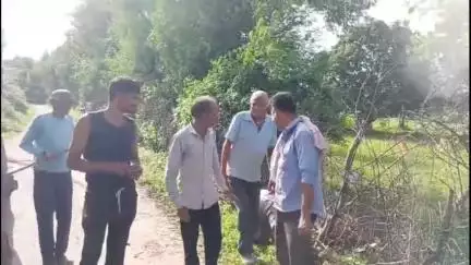 नागौद: नरहठी गांव में ही घटना पर विद्युत विभाग ने नहीं लिया संज्ञान, अब इटमा गांव में टूटा विद्युत पोल; बड़ा हादसा टला