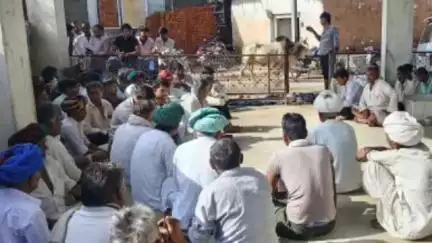 गंगरार: सिंघोला में चारागाह भूमि से अतिक्रमण हटवाने के लिए गांव के लोग हुए लामबंद, PLPC अध्यक्ष को सौंपा ज्ञापन