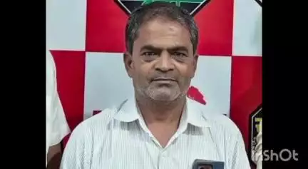 कळंब: आथर्डी गावातील व्यक्तिंनी अपमान करुन जिवे मारण्याची धमकी दिल्याने व्हॉट्सऍप्प स्टेटस ठेवुन ग्रामसेवक बेपत्ता