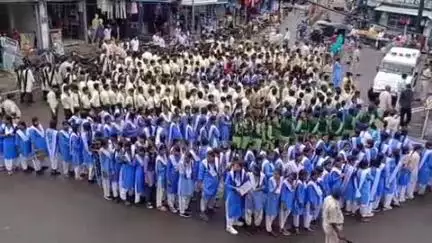 बांधवगढ़: SP के निर्देश पर 'नशे से दूरी है जरूरी' अभियान के तहत शहर में निकाली गई जागरूकता रैली