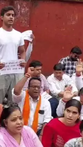 जयपुर: महारानी कॉलेज जयपुर के मजार विवाद में धरोहर बचाओ समिति ने कॉलेज के बाहर किया हनुमान चालीसा पाठ, आंदोलन की दी चेतावनी