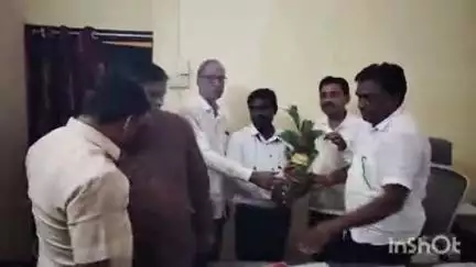 गोरेगाव: पंचायत समिती येथे उपसभापतींच्या दालनात मुंडीपार ग्रामपंचायतचे नवनिर्वाचित उपसरपंच राजा खान यांचा सत्कार