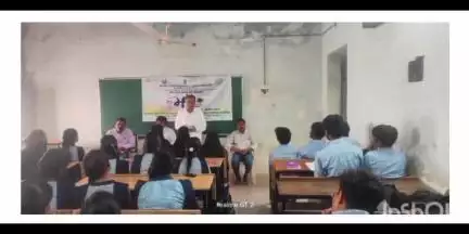 తాండూరు: పర్యావరణ పరిరక్షణ అందరి బాధ్యత, ప్రతి ఒక్కరూ మొక్కలు నాటాలి: పట్టణంలో జిల్లా ఇంటర్మీడియట్ నోడల్ అధికారి శంకర్ నాయక్
