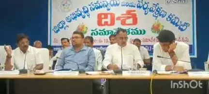 నాగర్ కర్నూల్: జిల్లా అభివృద్ధి కోసం సమగ్ర చర్యలు అవసరం, ప్రతి పథకం ప్రజలకు చేరాలి: ఎంపీ మల్లు రవి