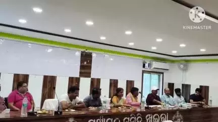 ସିମୁଳିଆ: ଖଇରା ବ୍ଲକ ପରିସରରେ ଥିବା ସଭାଗୃହରେ ବିଧାୟକଙ୍କ ଦ୍ୱାରା ସମୀକ୍ଷା ବୈଠକ ଅନୁଷ୍ଠିତ