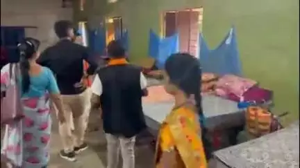 दंतेवाड़ा: जिला पंचायत अध्यक्ष नंदलाल मुड़ामी ने चितालुर कन्या छात्रावास का किया निरीक्षण, छात्राओं को दी प्रेरणादायक सीख