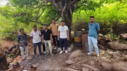 બરડા ડુંગર વિસ્તારમાંથી દેશી દારૂની ભઠ્ઠી શોધી કાઢતી રાણાવાવ પોલીસ
