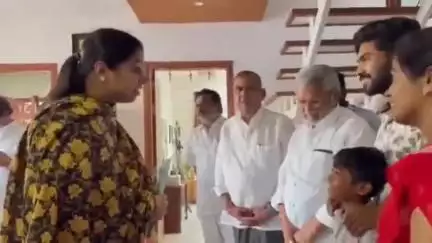 రేగోడు: మాటలు రాని పెద్ద తండాకు చెందిన బాలుడికి స్పీచ్ థెరపీ కోసం రూ.1.70 లక్షల ఆర్థికసాయం అందజేసిన మంత్రి దామోదర్