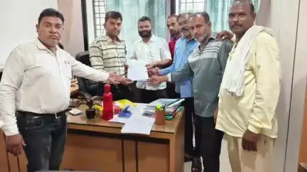 मोर्शी: बस स्थानकसमोर साचलेल्या कचऱ्याची तातडीने विल्हेवाट लावण्याची ॲड. आशिष टाकोडे यांची नगर परिषदेला निवेदनातून मागणी