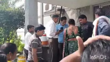भीलवाड़ा: बीलिया खुर्द में पानी की किल्लत से परेशान लोगों का फूटा गुस्सा, जलदाय विभाग कार्यालय पर किया प्रदर्शन