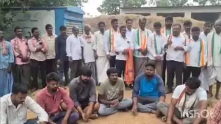 పరిగి: ఎమ్మెల్యే రామ్మోహన్ రెడ్డి ఆదేశాల మేరకు మండల కాంగ్రెస్ అధ్యక్షుడు అశోక్ ఆధ్వర్యంలో చౌడాపూర్ గ్రామ కాంగ్రెస్ కమిటీ ఎన్నిక