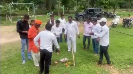 भंडारा: रिटाचा मारुती सालेबर्डी येथे हायमास्ट लाईट कामाचे जिल्हा परिषद सदस्य वनवे यांच्या हस्ते भूमिपूजन