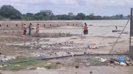 మంత్రాలయం: తుంగభద్ర నదీ తీరం పరిశుభ్రంగా ఉంచేందుకు భక్తులు, స్థానికులు సహకరించాలి: మంత్రాలయం గ్రామ సర్పంచ్ తెల్లబండ భీమయ్య