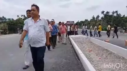 আলিপুরদুয়ার ১: বিদ্যুৎ বিভ্রাটের জেরে ধানচাষে সমস্যা, মেজবিলে বিদ্যুৎ দপ্তরে বিক্ষোভ আন্দোলনকারীদের