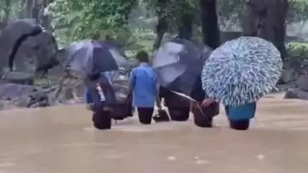 मस्तुरी: छत्तीसगढ़ हाईकोर्ट ने नाला पार कर स्कूल जा रहे बच्चों की सुरक्षा पर जताई चिंता, मुख्य सचिव से 29 जुलाई तक मांगा जवाब