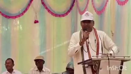 સંતરામપુર: ઉખરેલી ખાતે ધરતી આંબા જન ભાગીદારી અભિયાન અંતર્ગત કાર્યક્રમ યોજાયો, શિક્ષણ મંત્રી કુબેરભાઈ ડીંડોર ઉપસ્થિત રહ્યા