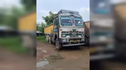 নাকাশিপাড়া: নাকাশিপাড়ায় তৃণমূল বুথ সভাপতির ট্রাক চুরি, থানায় অভিযোগ দায়ের
