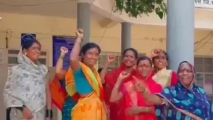 माळशिरस: निमगाव येथील अवैध दारू धंद्याविरोधात महिला आक्रमक; आमदार जानकर व खासदार मोहिते पाटील यांच्या घरावर मोर्चाचा इशारा