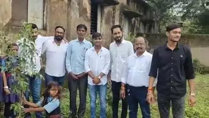 तिल्दा: नायकताड़ में जनपद पंचायत अध्यक्ष टिकेश्वर मनहरे के नेतृत्व में सघन वृक्षारोपण एवं विशाल रक्तदान शिविर का हुआ आयोजन