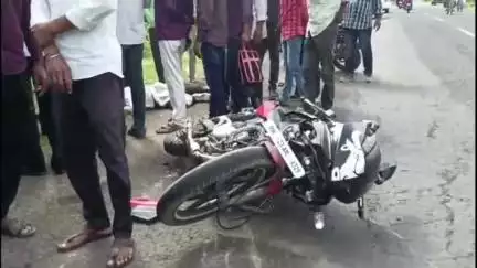 अंबड: अंबड घनसावंगी रोडवर वलखेडा पाटीजवळ दुचाकी व चारचाकीचा अपघातात; दोघे भाऊ गंभीर जखमी