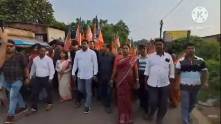 খানাকুল ১: বন্যা পরিস্থিতির মধ্যেই দুর্নীতির প্রতিবাদে বিজেপির মিছিল খানাকুলে,কটাক্ষ তৃণমূল ব্লক সভাপতির
