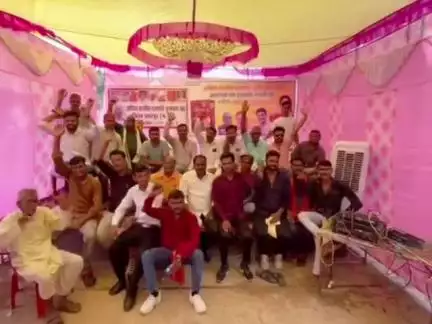 मुख्य अतिथि राकेश प्रजापति जी के नेतृत्व में छतरपुर में आयोजित महाराजा श्री दक्ष प्रजापति की जयंती समारोह में जाने का सौभाग्य प्राप्त हुआ। ♥️🙏🙏
समस्त प्रजापति समाज के सभी पद अधिकारी उपस्थित रहे।