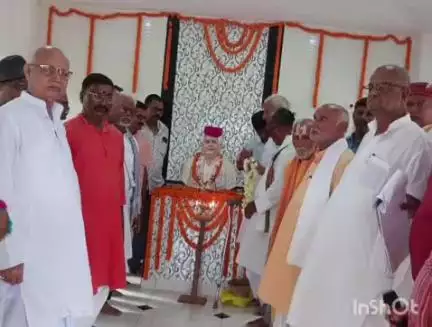 बेनीपुर: नवानगर में स्वर्गीय वीरेंद्र कुमार झा की पुण्यतिथि पर प्रतिमा स्थापित कर अनावरण कार्यक्रम आयोजित