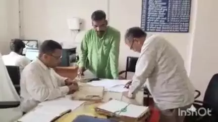 चतरा: गिद्धौर अंचल कार्यालय में सीओ ने कर्मियों के साथ की बैठक, कई निर्देश दिए