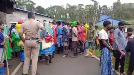 வால்பாறை: டாடா காபி எஸ்டேட்டில் தொழிலாளர்களை வசைப்பாடிய மேலாளரை கண்டித்து பணி புறக்கணிப்பு