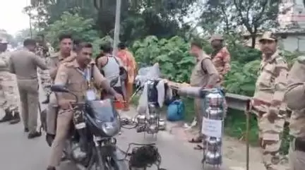 नारासन: सैदपूरा गांव के पास कावड़ से डंडे निकालने पर रोड जाम करने की तैयारी कर रहे थे कावड़िए, पुलिस ने कराया शांत