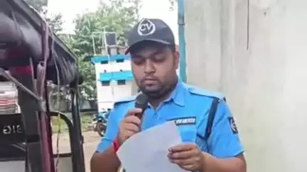শান্তিপুর: নিম্নচাপের ফলে নদীতে জল বাড়ায় শান্তিপুর থানার পক্ষ থেকে মাইক প্রচার করে সতর্কতা বার্তা