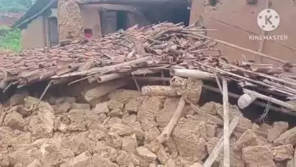 सोनाहातु: बारिश से सोनाहातू प्रखंड में कई कच्चे मकान ढहे