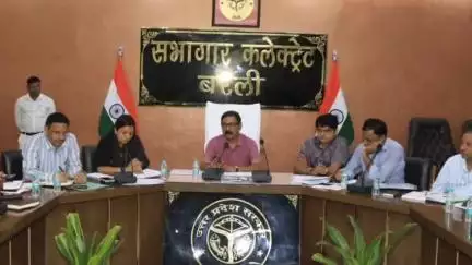 फरीदपुर: राजस्व विभाग की मासिक समीक्षा बैठक में डीएम ने लक्ष्यानुसार कार्य करने के दिए निर्देश