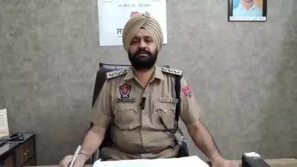 ਬਠਿੰਡਾ: ਪਿੰਡ ਲਹਿਰਾ ਮੁਹੱਬਤ ਵਿਖੇ ਗੈਰ ਕਾਨੂੰਨੀ ਤਰੀਕੇ ਨਾਲ ਚੱਲ ਰਹੇ ਮੈਡੀਕਲ ਸਟੋਰ ਤੇ ਕਾਰਵਾਈ ਰਵਿੰਦਰ ਸਿੰਘ ਡੀਐਸਪੀ