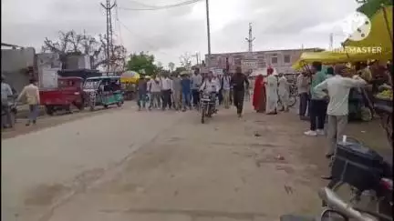 बौंली: उपखंड कार्यालय पर मजदूरी दिलाने की मांग को लेकर श्रमिकों ने धरना प्रदर्शन किया, पांच सूत्री मांग का ज्ञापन सौंपा