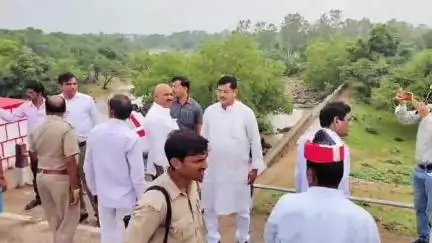 ललितपुर: प्रदेश के जल शक्ति राज्य मंत्री एवं जनपद के प्रभारी मंत्री रामकेश निषाद ने गोविंद सागर बांध का किया निरीक्षण