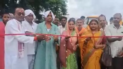 रहुई: अंबा पंचायत के नवनिर्मित प्रवेश द्वार का मुखिया और सरपंच ने किया उद्घाटन