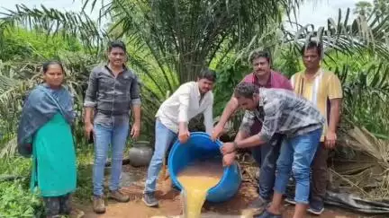 జీలుగుమిల్లి పి.అంకంపాలెంలో నాటుసారా స్థావరాలపై ఎక్సైజ్ శాఖ అధికారులు దాడులు