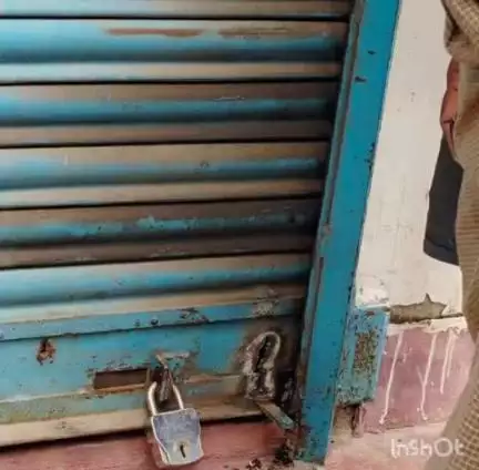 कृत्यानंद नगर: थाना क्षेत्र के पूर्व चौक स्थित ज्वेलरी की दुकान में चोरों ने लगभग ₹2 लाख का सोना-चांदी का जेवर चोरी किया