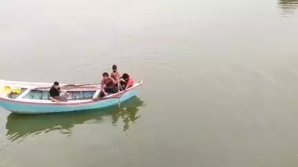 --  चिरचिटा बांध में दो युवकों की डूबने से मौत। 

एंकर-गोटेगांव के नजदीक ग्राम पंचायत वगासपुर के पास  चिरचिटा बांध में दो युवकों की डूबने से मौत हो गई।